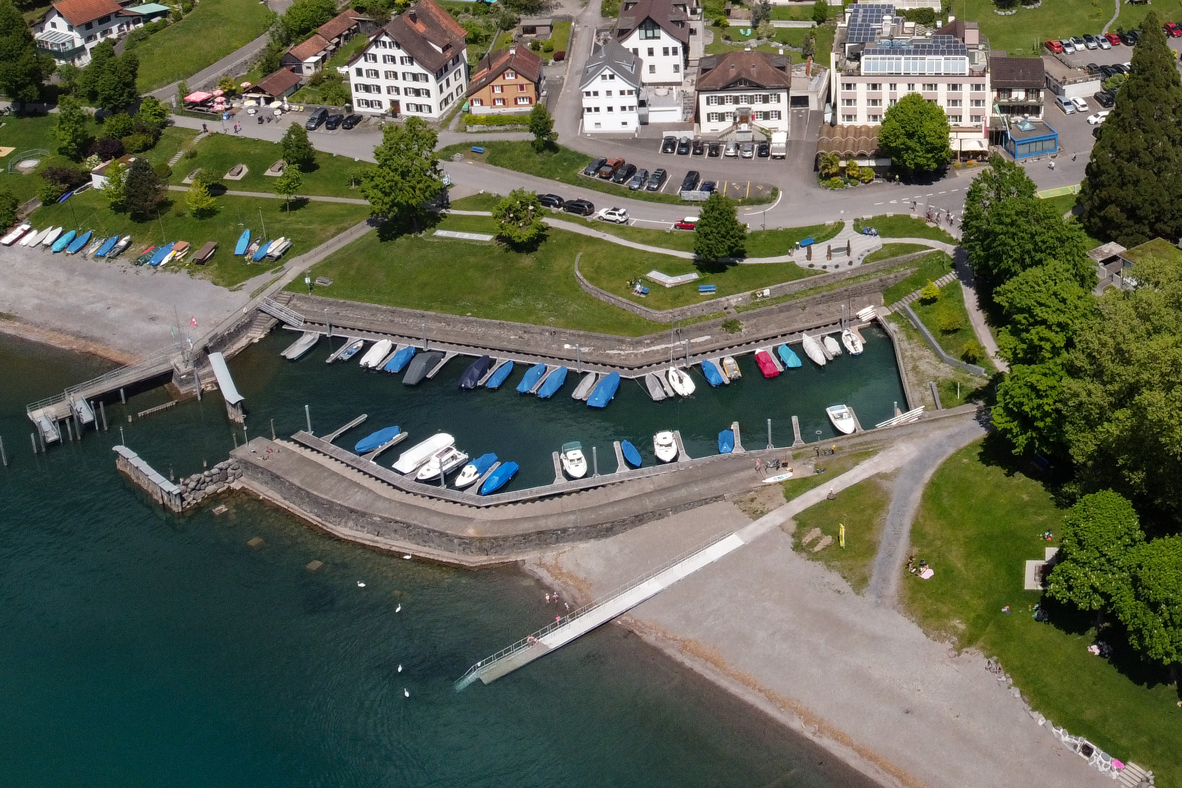 Hafen mit Seezugang