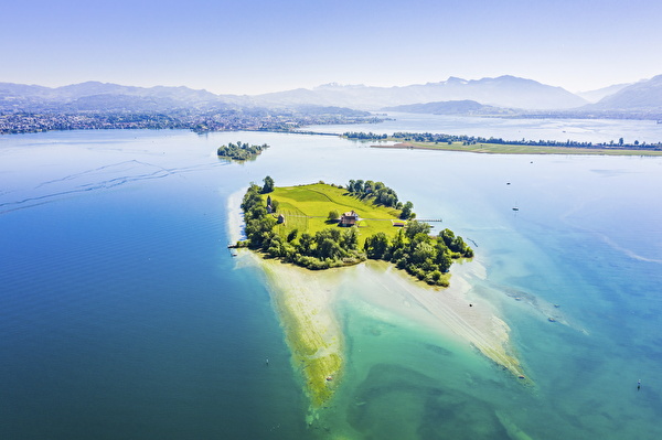 Segelschiffe vor der Insel Ufenau