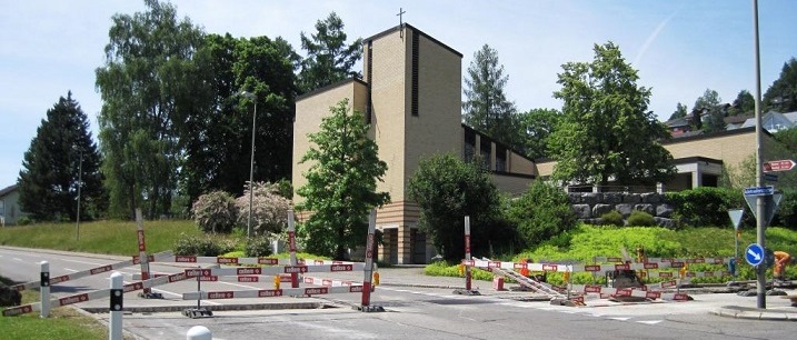 Querung Wasserleitung Adetswilerstrasse bei Kreuzung Kath. Kirche