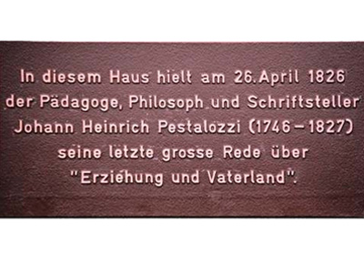 Erinnerungstafel beim Hotel Bären, enthüllt von Pascal Couchpin anlässlich der Pestalozzifeier vom 10. April 2008 in Langentthal
