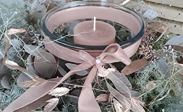 Adventlich gesteckter Kranz