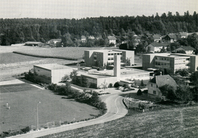 Die neue Schulanlage 1971 (Foto: Hans Zaugg)
