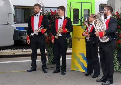 Die Taufzeremonie wie auch der anschliessende Apéro wurden von einem Quartett der Oberaargauer Brass Band (OBB) musikalisch umrahmt.