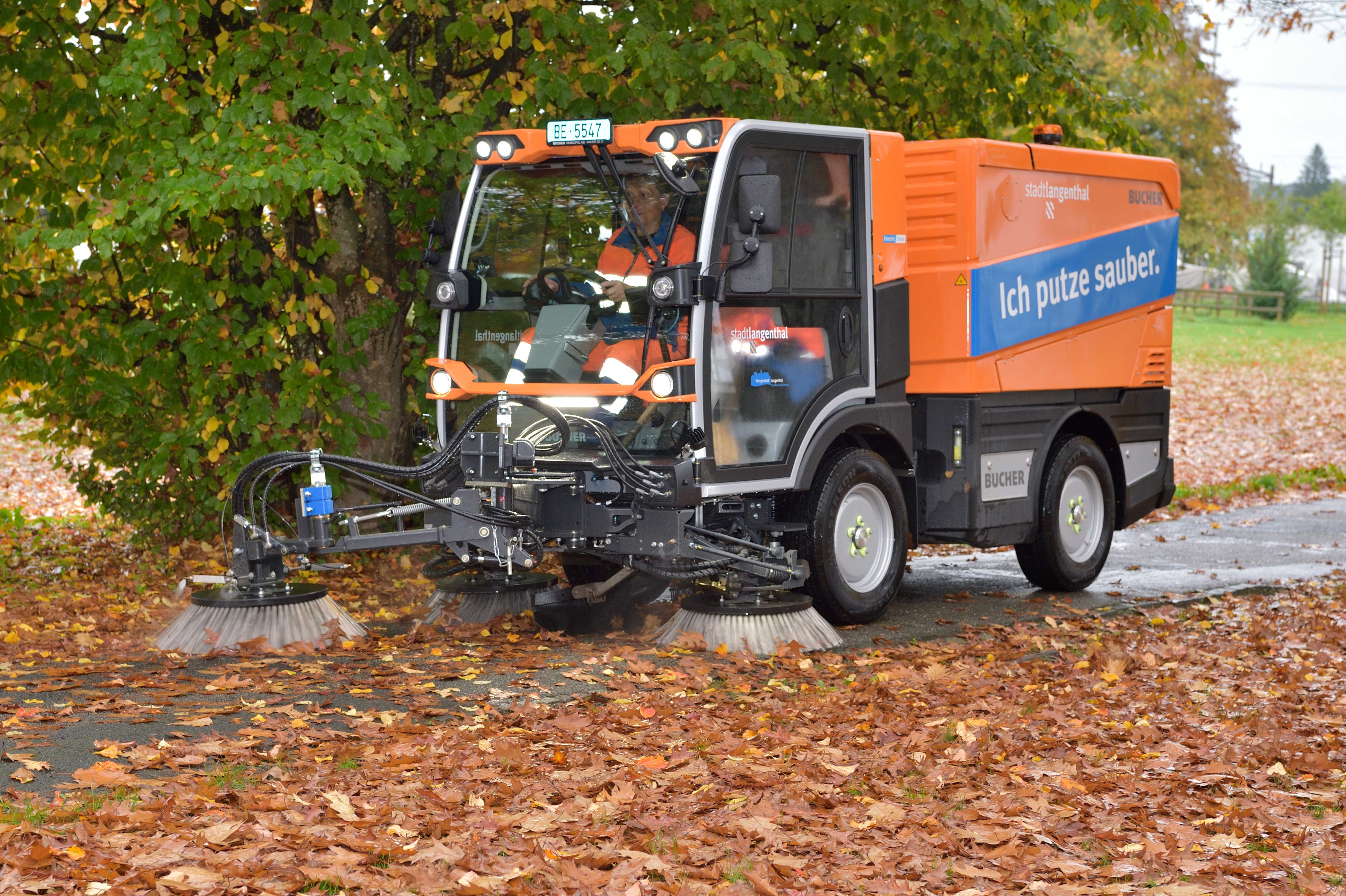 Die neue E-Wischmaschine im Einsatz