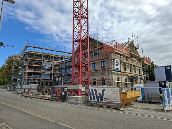 Gemeindehaus mit Pavillon