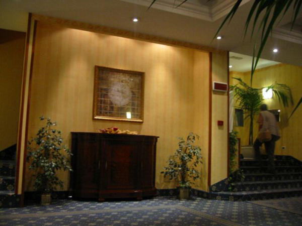 Die Empfangshalle im Hotel in Florenz verspricht einiges.
