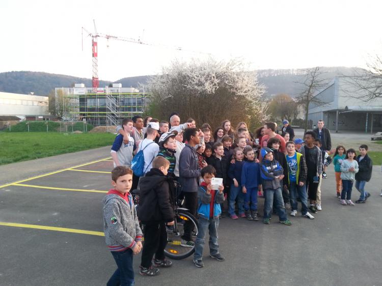 Ein Gruppenfoto mit dem hohen Gast aus Bern darf nicht fehlen.