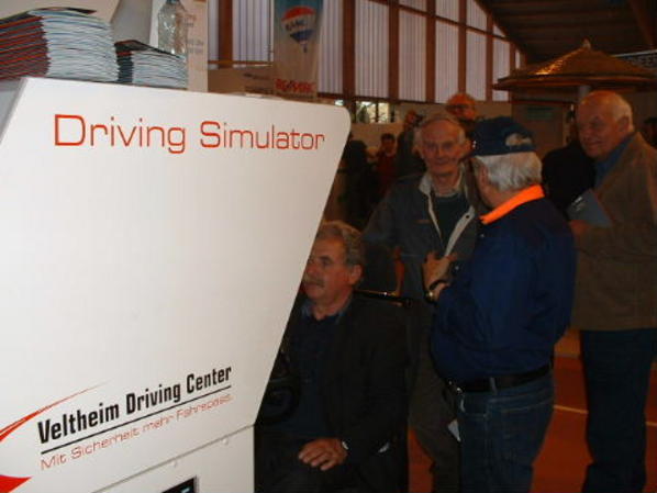 Der Fahrsimulator "Eco-Drive" zeigt die Möglichkeiten für eine treibstoffsparende Fahrweise auf.
