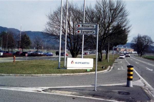 Im Februar 2001 durfte Gemeindeschreiber Sascha Roth mit einem Fotoapparat ausgerüstet das Werk des Pharmakonzerns Novartis in Stein besuchen. 
