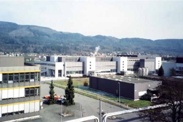 Der Sterilbau zum Zweiten. Links ist das Hochregallager mit seinen Bürovorbauten zu erkennen.
