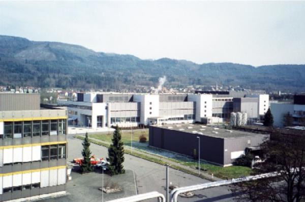 Der Sterilbau zum Zweiten. Links ist das Hochregallager mit seinen Bürovorbauten zu erkennen.
