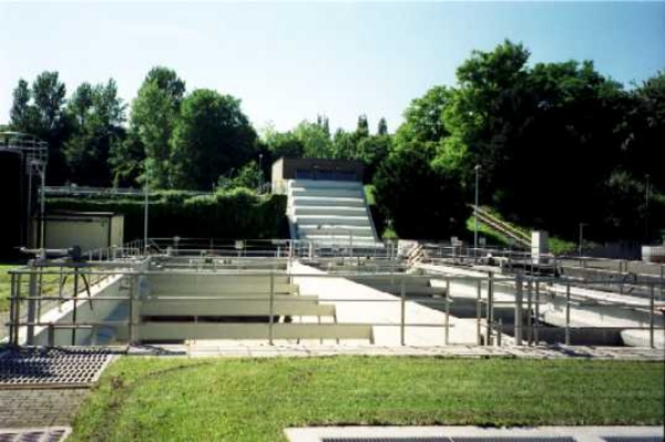 In der Abwasserreinigungsanlage von Bad Säckingen werden auch die Abwasser der Schweizer Gemeinden Stein, Münchwilen, Eiken und Sisseln sowie der Konzerne Novartis Pharma Stein und Syngenta Crop Protection Münchwilen gereinigt.
