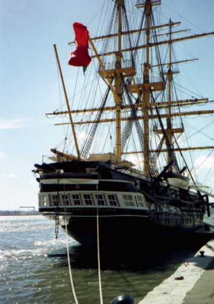 Heute noch die einzige Fregatte der einstigen Seemacht Portugal - die prachtvolle "D. Fernando II e Glória".
