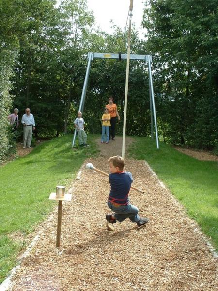 Die Seilbahn ist bei den Kindern sehr beliebt.