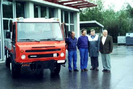 Die Gemeinde Stein durfte Mitte Oktober 2000 ein neues Kommunalfahrzeug in Empfang nehmen. Der "Reform 880" ist der Ersatz für ein 14-jähriges Fahrzeug.