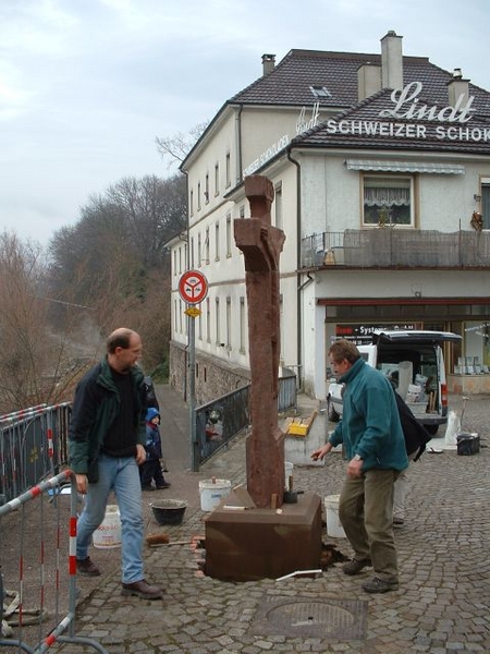 Nach einer aufwändigen Sanierung in Baden und Bamberg (D) wurde das historische Schönauer Kreuz (Jahrgang 1600) am Morgen des 3. Dezember 2003 an seinem neuen Standort beim Brückenkopf der Holzbrücke aufgestellt.