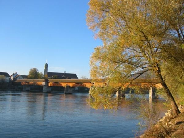 Eindrücke von Rheinuferweg im Herbst 2005 (Fotograf: Pierre Sandoz).
