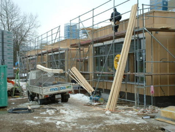 Die Fenster sind eingesetzt (11. Februar 2003). 