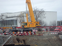 Im Dezember 2006 wurde auf der Baustelle der Mobus AG an der Brotkorbstrasse ein zweiter Kran aufgebaut. Es entsteht ein neues Wohn- und Geschäftshaus im Zentrum vom Stein.