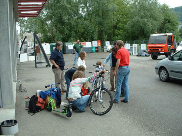 Die Elekrofahrräder werden genau geprüft und ausgibig Probe gefahren.
