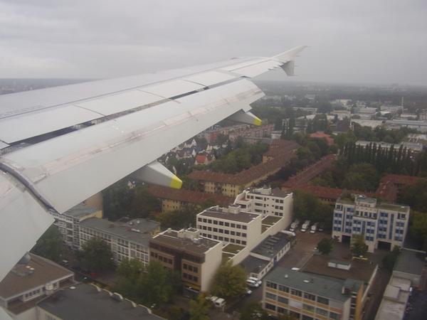 Landeanflug auf Berlin-Tegel.