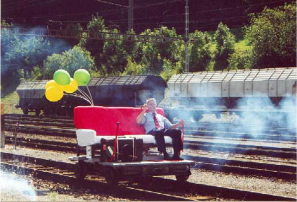 Mit Knall und Rauch verabschiedet sich der letzte Steiner Bahnhofsvorstand in den wohlverdienten Ruhestand. Alles Gute Peter Egger!