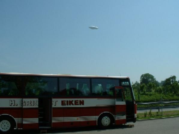 Bei einer kurzen Rast vor Luzern konnte ein moderner Zeppelin bewundert werden.
