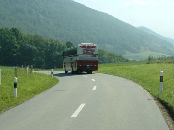 Am 17. Juni 2004 führte der Seniorenausflug über die Staffelegg ins Schenkenbergertal.
