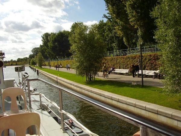 Eine Rundfahrt auf der Spree gibt neue Ausblicke.