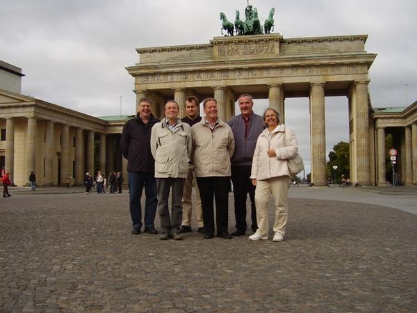Der Gemeinderat vor dem geschichtsträchtigen Brandenburger Tor.