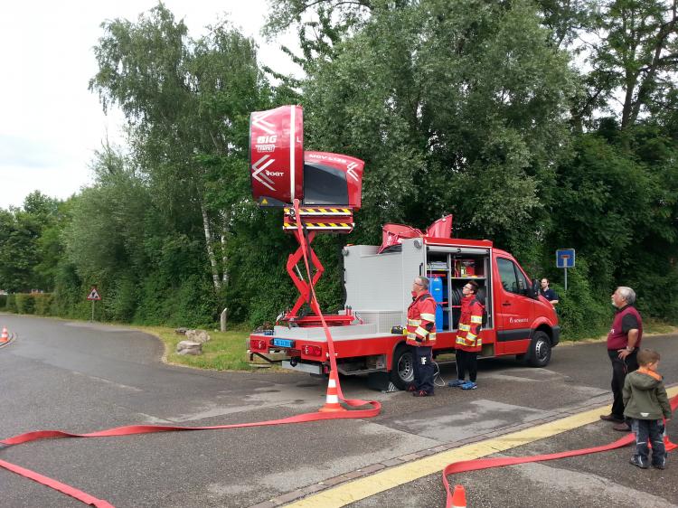 Das neue Feuerwehrfahrzeug der Novartis mit Ventilator.