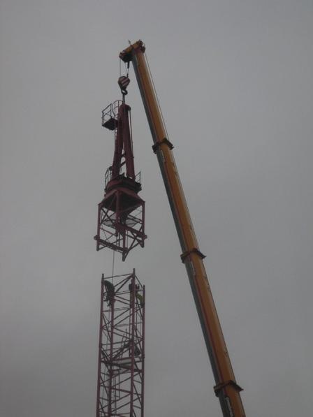 Am 6. Dezember 2006 wurde auf der Baustelle der Mobus AG an der Brotkorbstrasse ein zweiter Kran aufgebaut. Es entsteht ein neues Wohn- und Geschäftshaus im Zentrum vom Stein.
