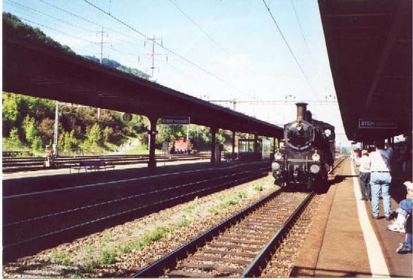 Selten waren auf dem Bahnhof Stein soviele Fotografen gesehen worden.
