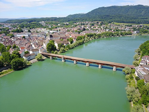 Die historische Holzbrücke über den Rhein