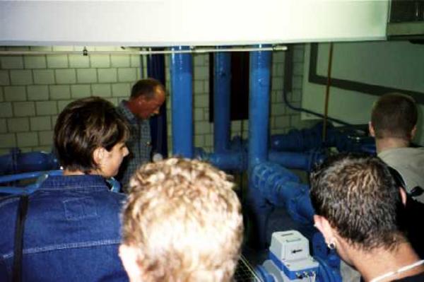 Bisher unbekannte Wege des Trinkwassers machen sich auf (Pumpstation).
