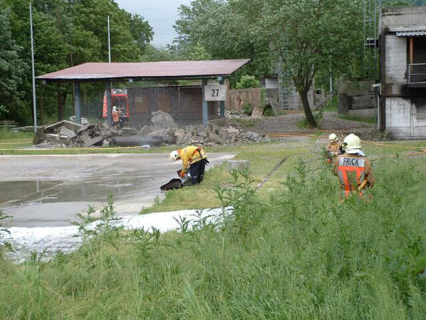 Am 30. Mai 2005 führte die Stützpunktfeuerwehr Frick im kantonalen Zivilschutzausbildungszentrum in Eiken eine grosse Brandübung durch. Es sind 1600 Liter Brennstoff eingesetzt worden. Das Ergebnis ist nachfolgend zu sehen.