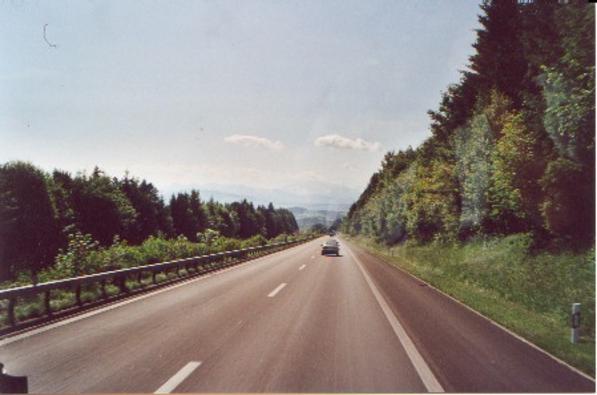 Der 13. Juni 2002. Über 90 Seniorinnen und Senioren aus Stein auf dem Weg ins Glarnerland.
