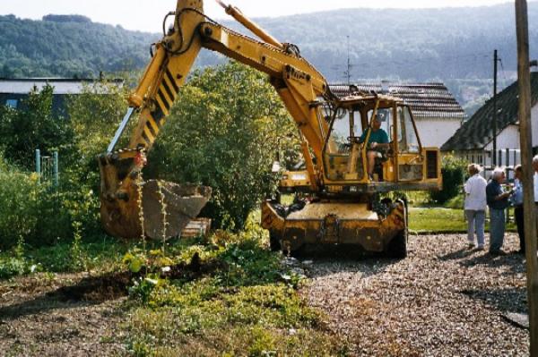 wird der Anbau bereits Ende 2002 bezugsbereit sein. 
