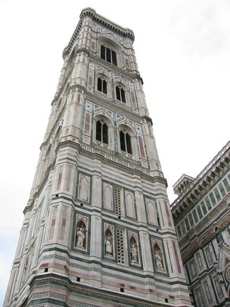 Der Glockenturm des Doms (Campanile Giottos).

