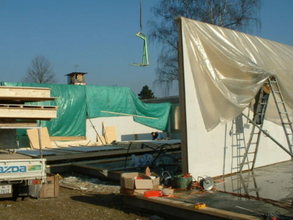 17. Januar 2003 - die Aufbauarbeiten gehen zügig voran.