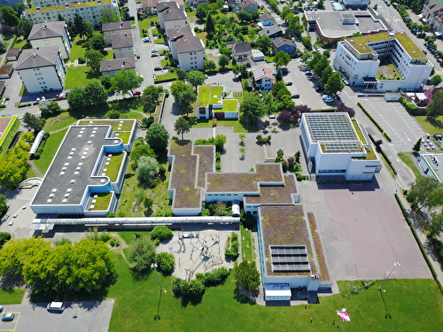 Areal Brotkorb mit Saalbau, Gemeindehaus und Schulanlage