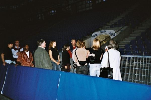Vor dem Spielerausgang zum Stadionrasen.

