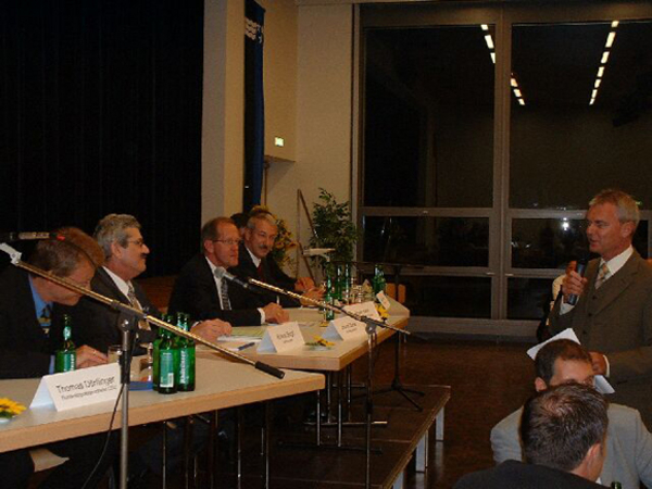Moderiert wird durch Jürgen Sahli, Chefredaktor von Radio Argovia.
