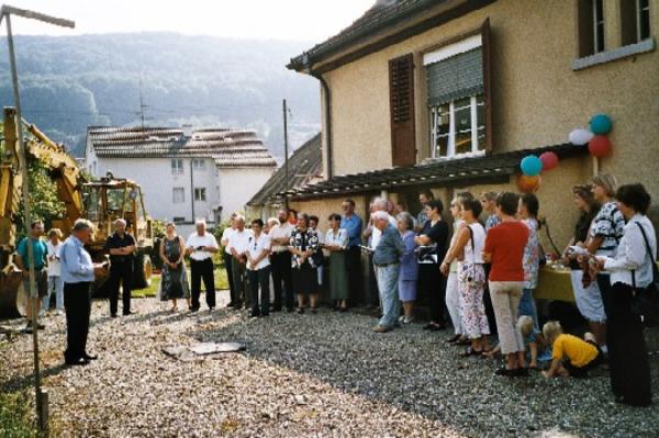 Das Spitex-Zentrum in Stein muss erweitert werden. Am 30. August 2002 fand der Spatenstich für den Erweiterungbau statt.
