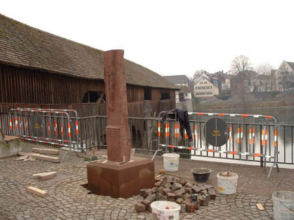 Das Kreuz wurde in drei Teilen erbaut.