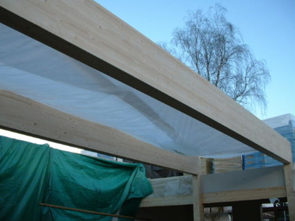Ein Bau aus Holz.