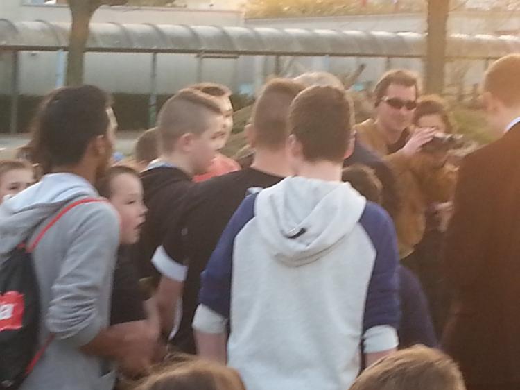 Schüler begrüssen den Bundesrat.