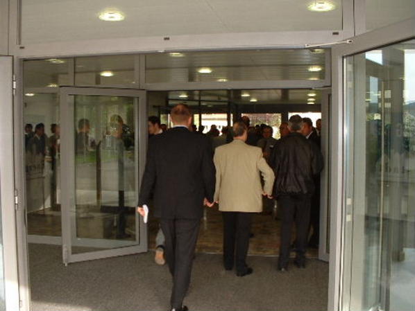 5. Mai 2003, 08.30 Uhr - Die Gäste treffen im Saalbau Stein ein.
