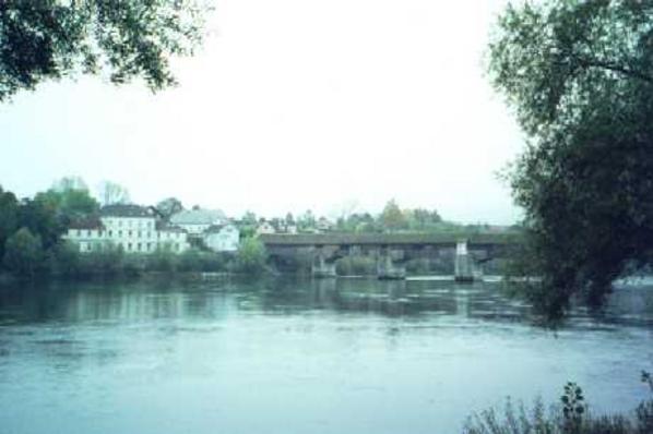 Der Steiner Brückenkopf aus Sicht der Bad Säckinger Nachbarn im Oktober 2000.
