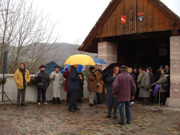 Trotz dem schlechten Wetter fanden sich zahlreiche Gäste ein.
